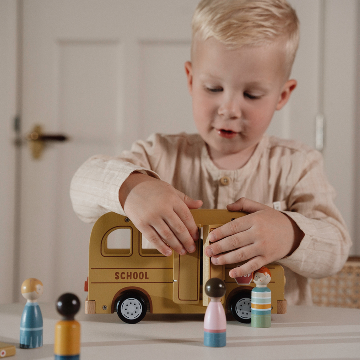 Little Dutch School Bus With Figures