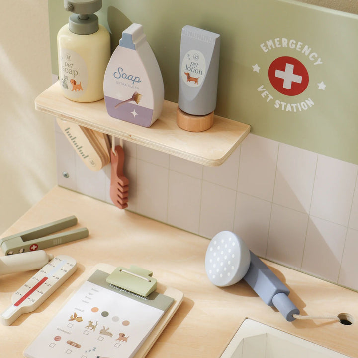 Little Dutch Wooden Veterinary Practice