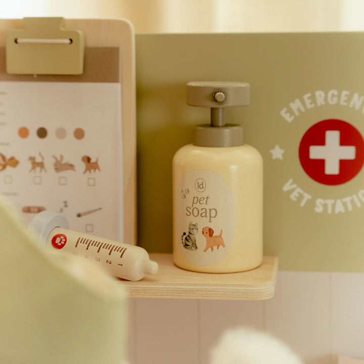 Little Dutch Wooden Veterinary Practice