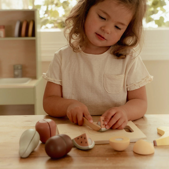 Little Dutch Slicing Fruit