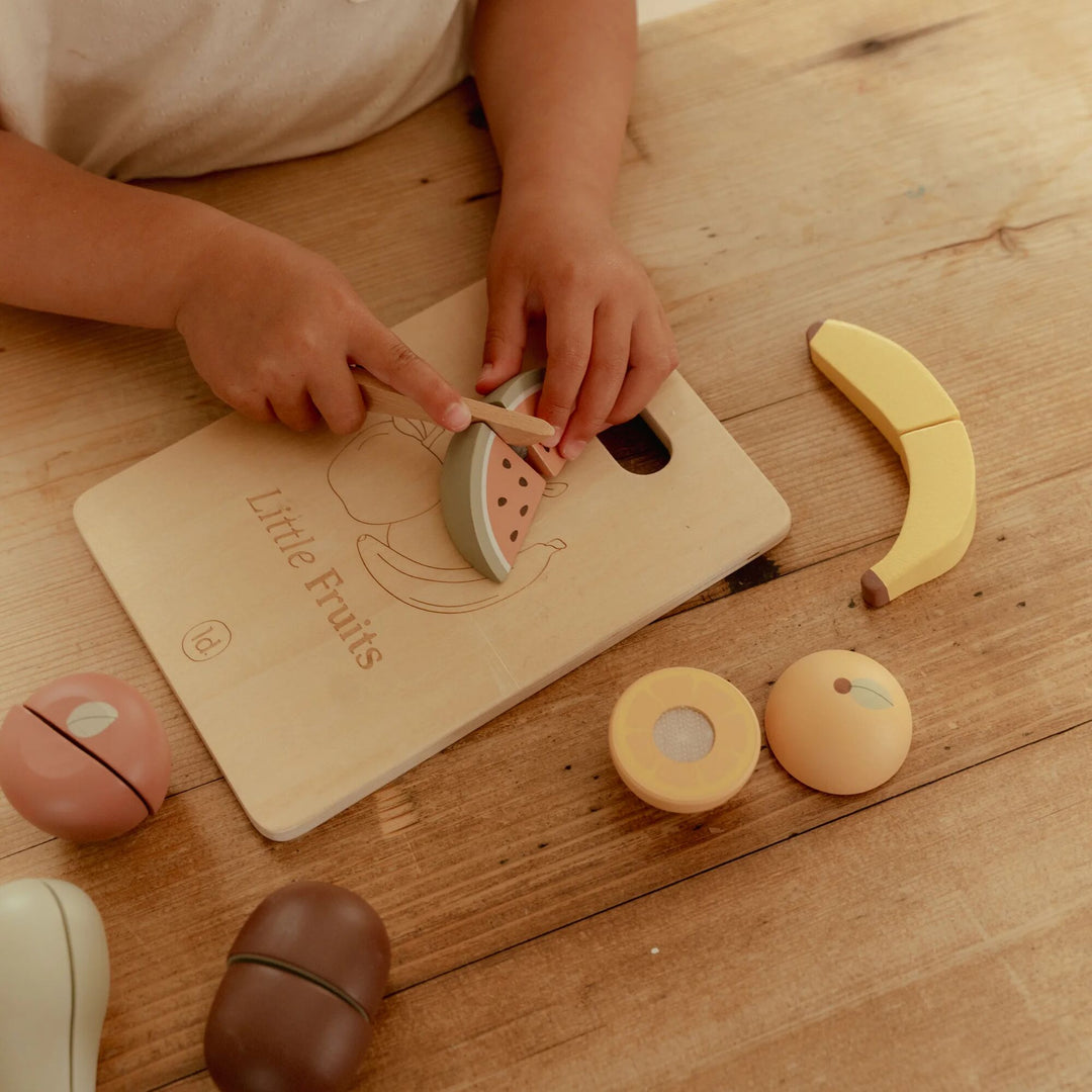 Little Dutch Slicing Fruit