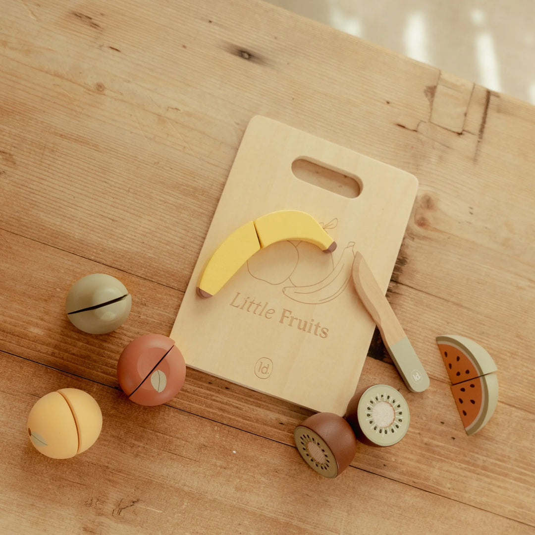 Little Dutch Slicing Fruit