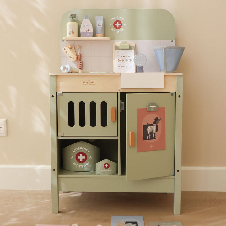 PRE ORDER Little Dutch Wooden Veterinary Practice