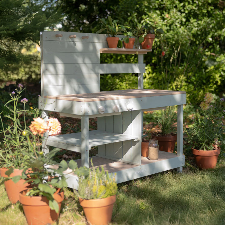 Wooden Outdoor Kitchen | Green