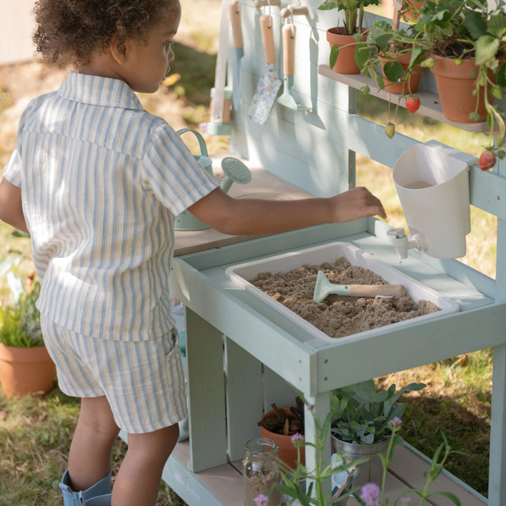 Wooden Outdoor Kitchen | Green