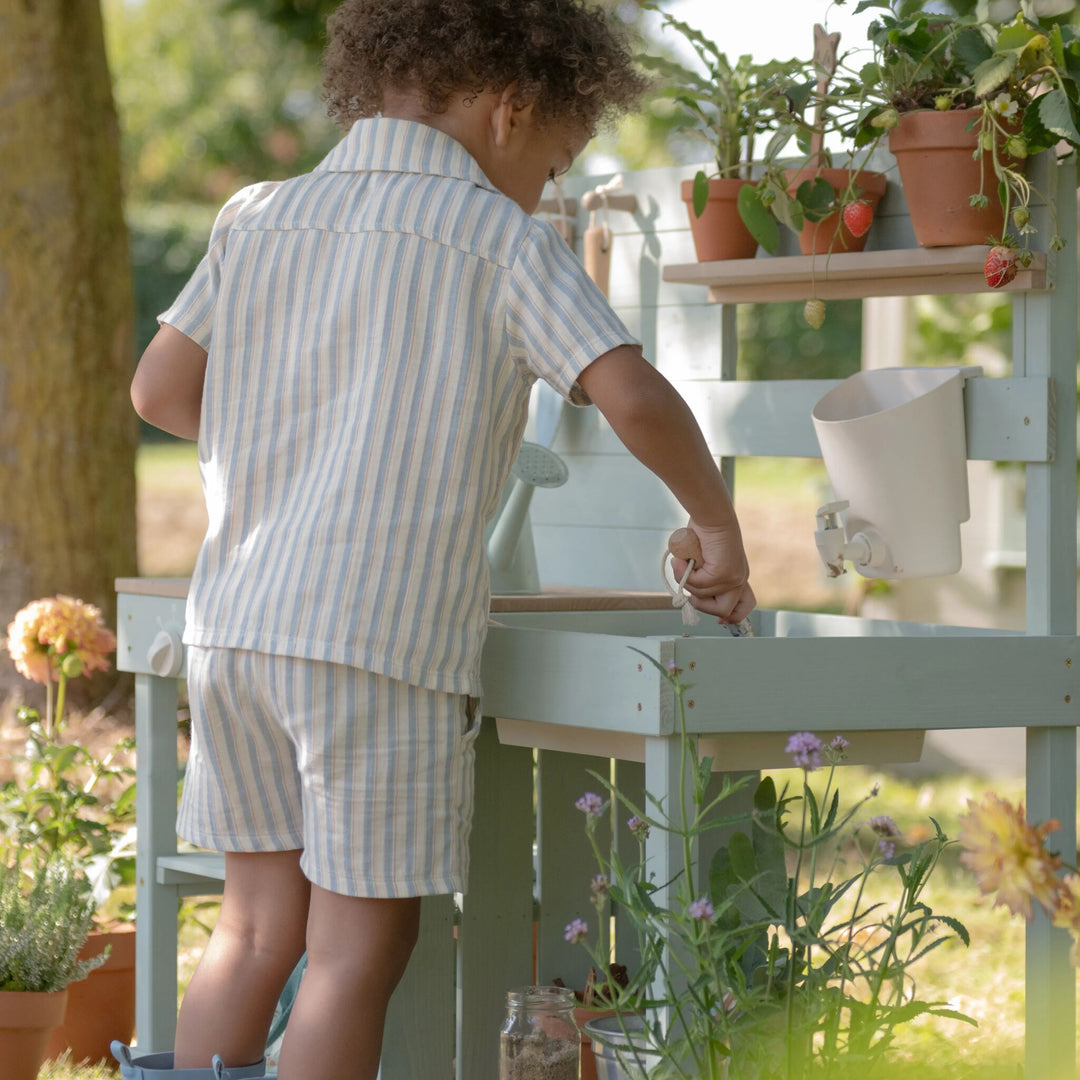 Wooden Outdoor Kitchen | Green