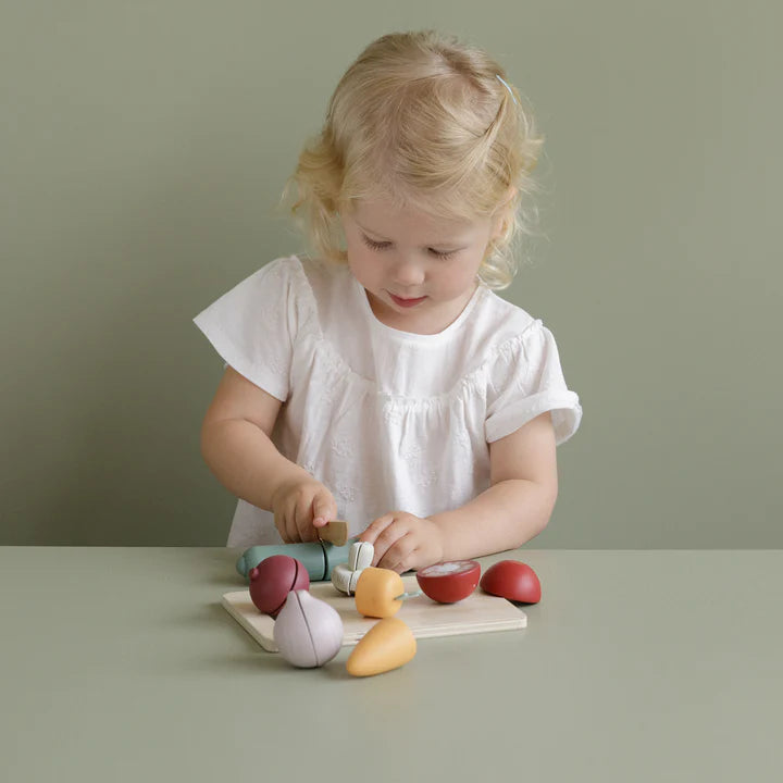 Little Dutch Cutting Vegetables